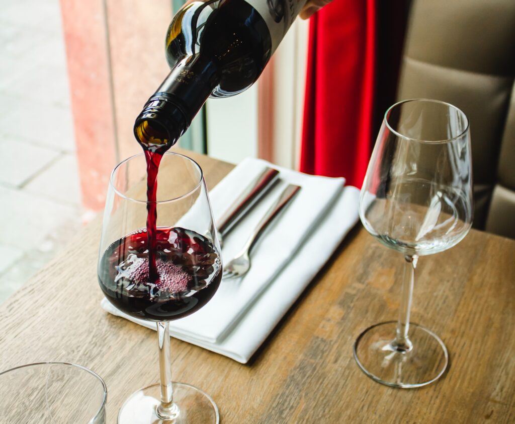 Verres Dans Une Bouteille De Vin